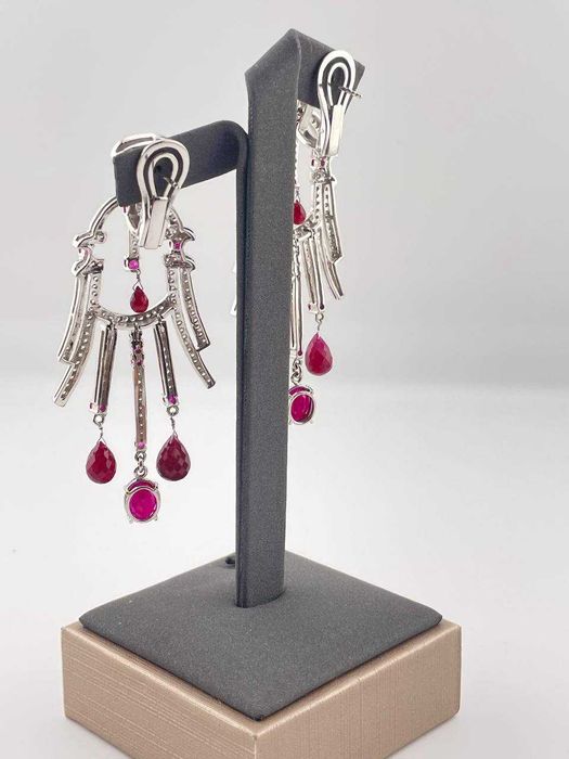 Серьги с рубинами и бриллиантами
