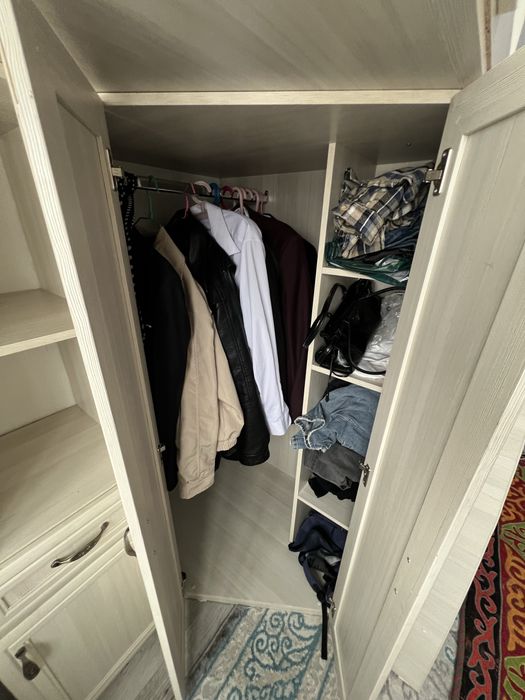 кровать,шкаф,стол