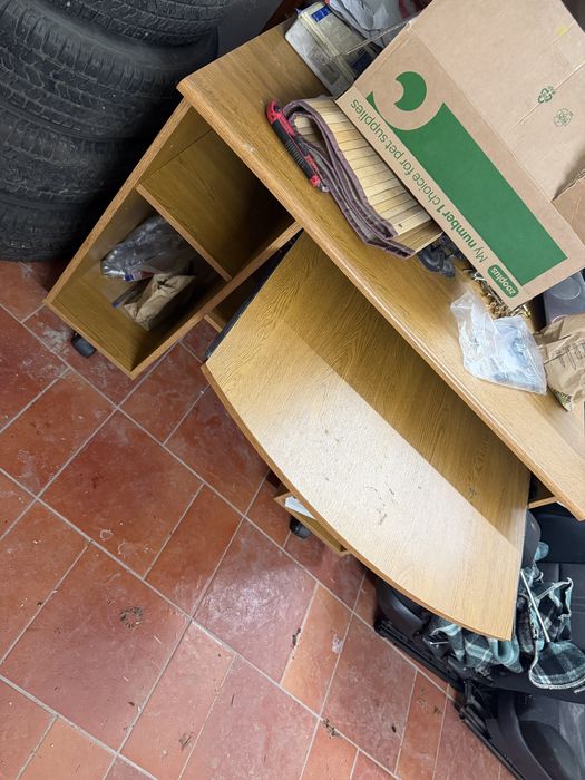 Birou pal spatios cu rotite