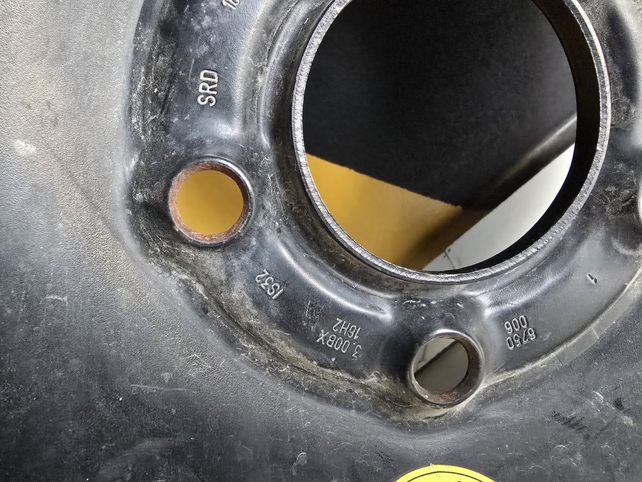 Запаска R16 и крепления для запаска запаски