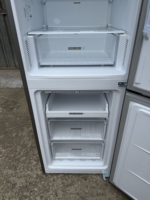 Продавам иноксов хладилник Whirlpool