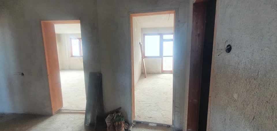 Продава се Тристаен апартамент в Тополовград - 124 кв.м за 330 €/кв.м - Снимка #2