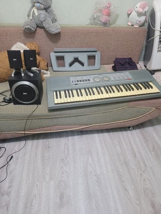 Продаётся синтезатор и колонки