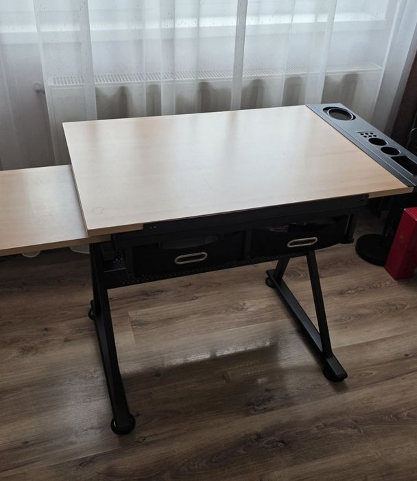 Masa de desen, stil birou, din lemn, cu blat reglabil, sertare si compartimente pentru instrumente