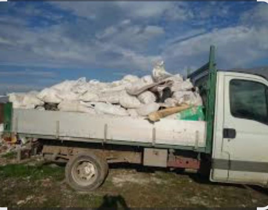 Facem curat în curți și becuri