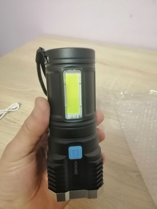 Lanternă LED reîncărcabila