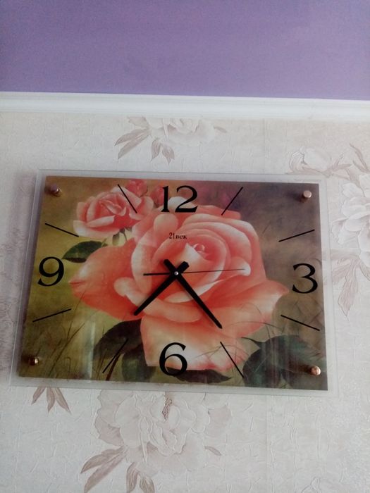 Часы настенные. Очень красивые.