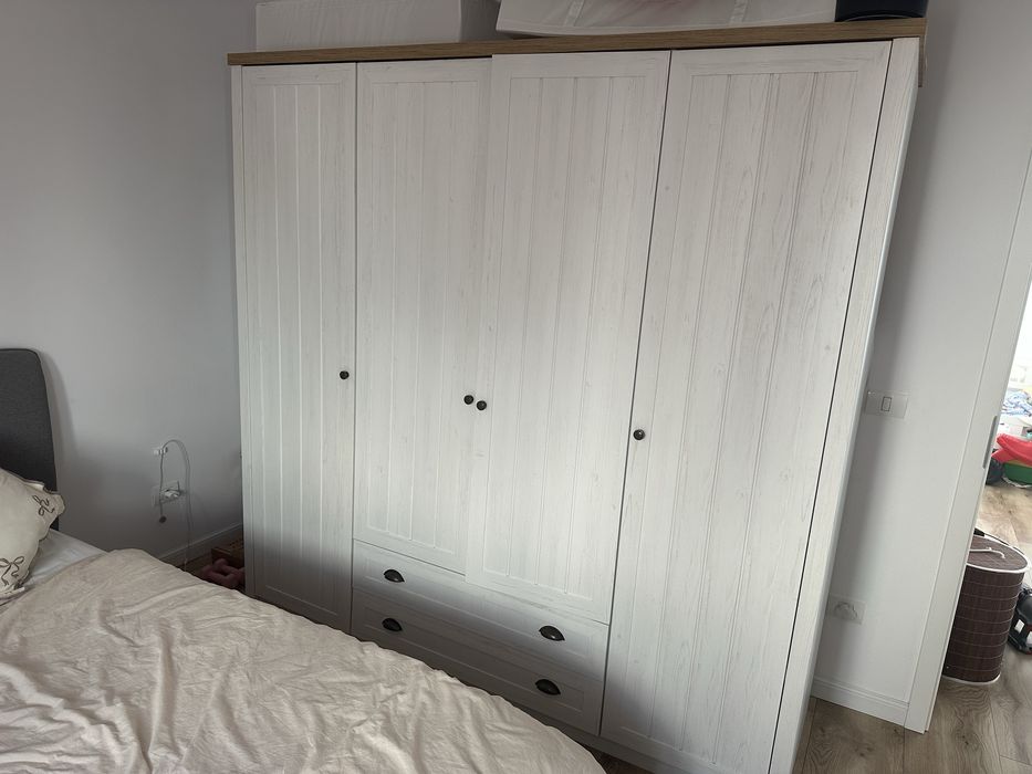 Vând dulap alb jysk