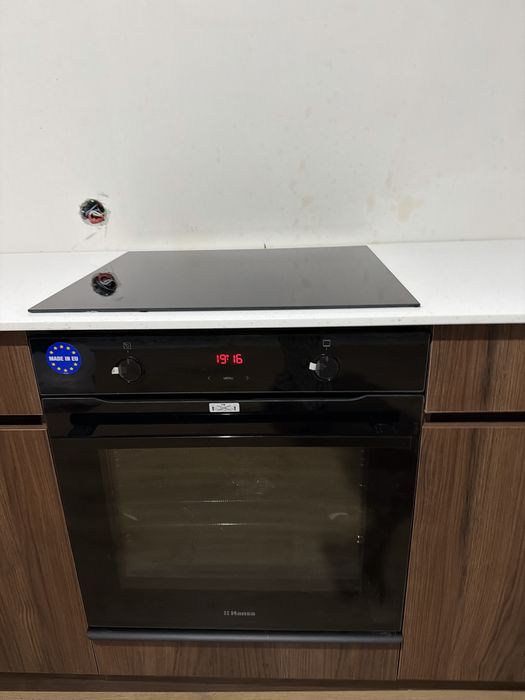 Продам кухонный шкаф искусственным камнем