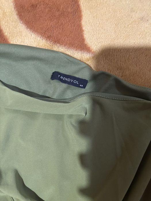 Елегантна зелена рокля – размер 44, много стилна