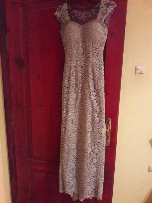 Официална дантелена рокля