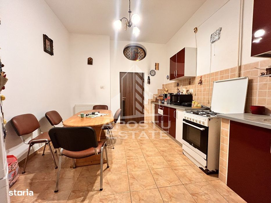 Apartament spațios 4 camere, 2 băi, parteer inalt în Piata Maria