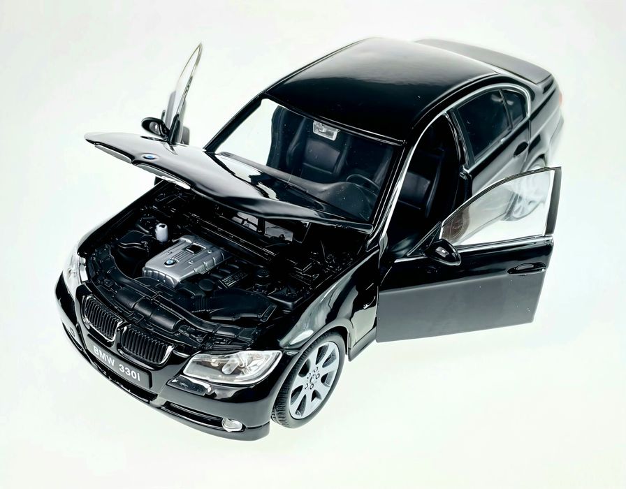 Macheta BMW 330i (E90) 1:24 Welly