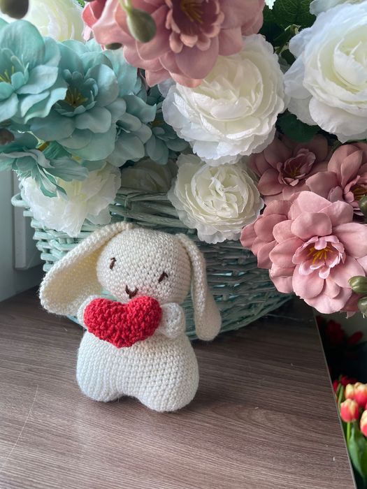 Вязаные игрушки зайчики