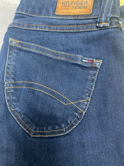 Blugi Guess si Tommy Hilfinger