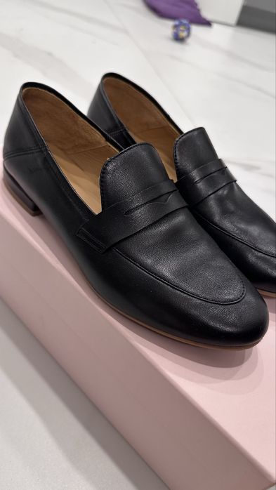 Ingiliz Кожени Лоуфъри