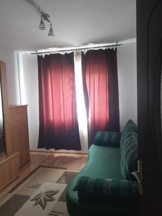 Vînd apartament în Oraș Brezoi, jud Vîlcea 3 camere decomandat .