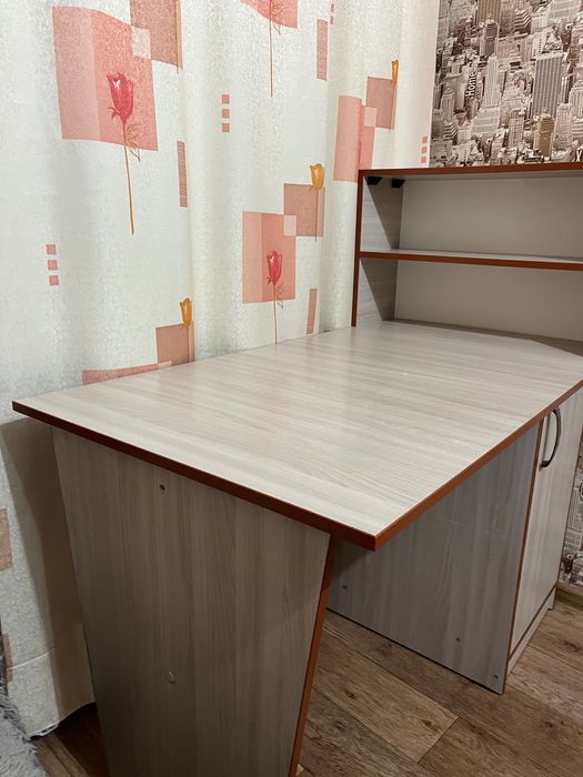 Продам письменный стол