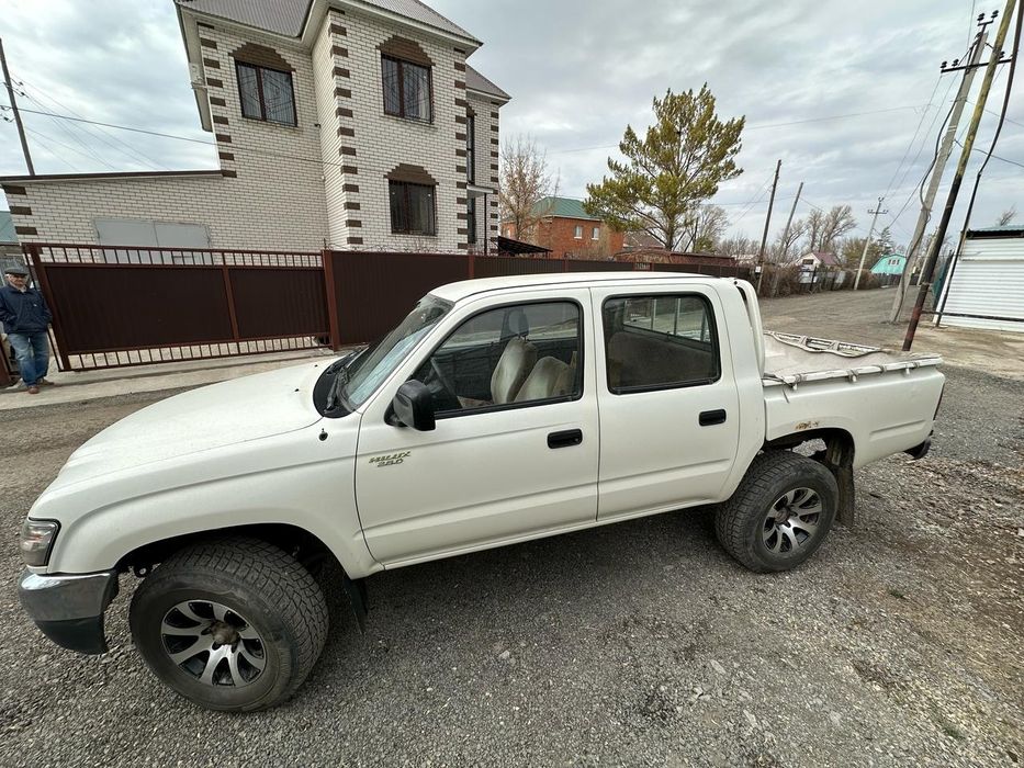 Продам автомобиль TOYOTA HILUX