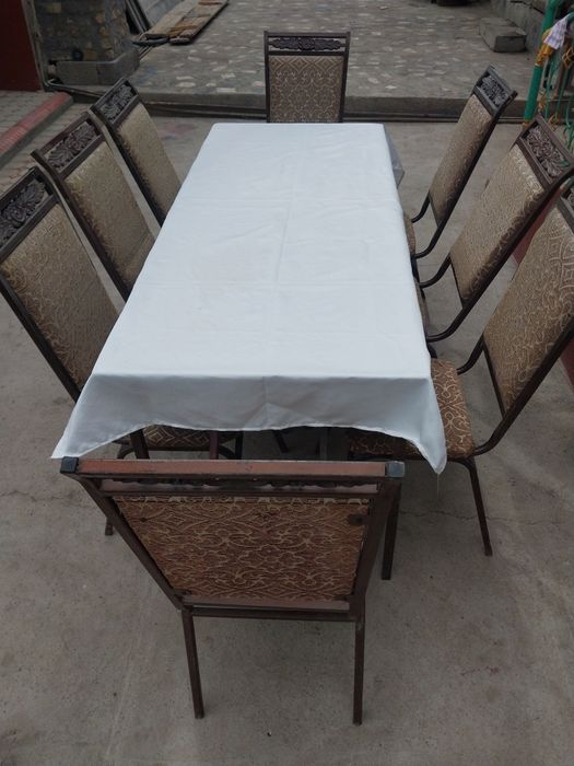 Sotiladi.ustol ustun yigiladigan.20 kanpilek jor 8 kishlik.ustoli yigi