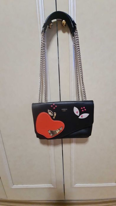 Дамска чанта GUESS