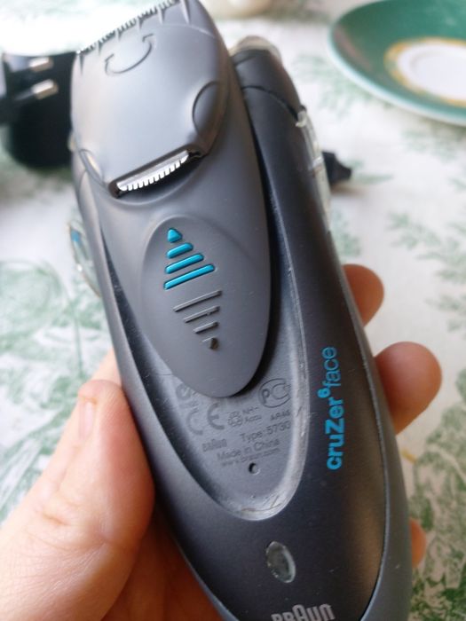 Электробритва Braun