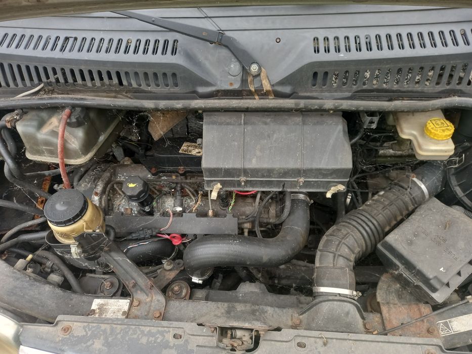 Dezmembrez sau vând