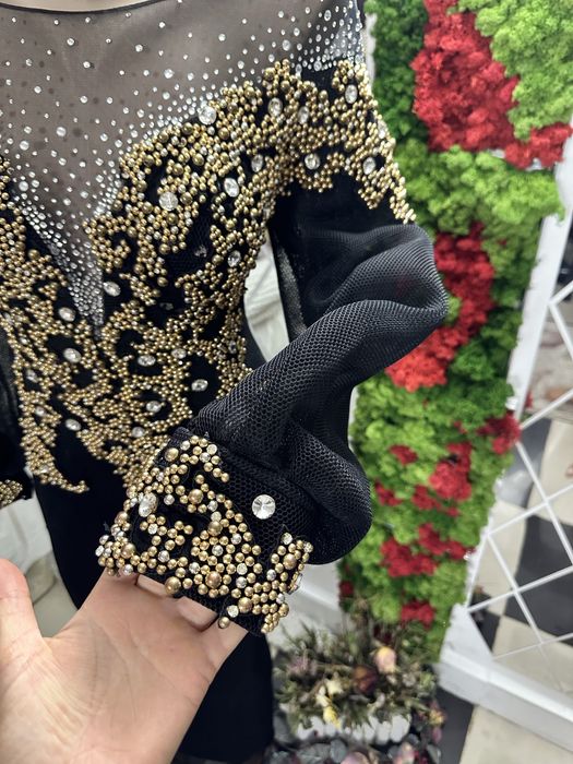 Rochie cu perle auri si pietre