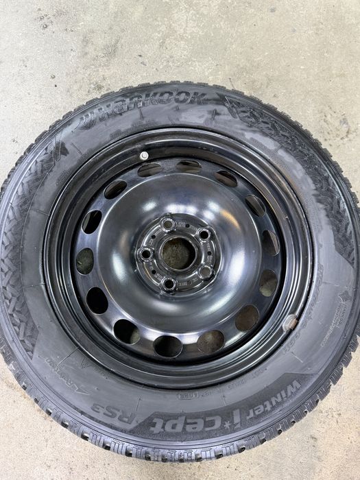 Vand set cauciucuri iarna Hankook 215/60 R16 (2025), genti noi 2025 + capace BONUS