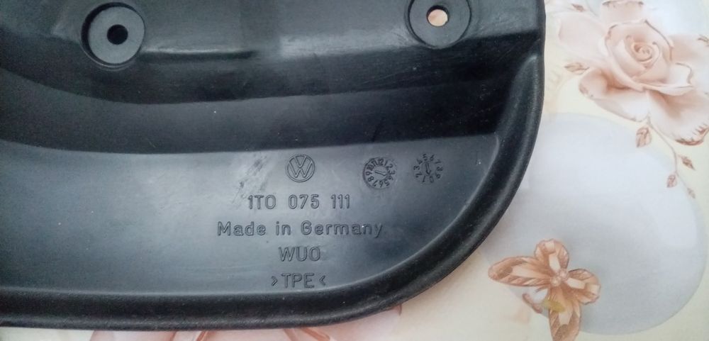 Продаётся брызговики от  фолусвагена caddy