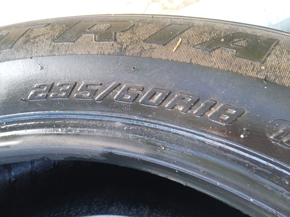 Шины 2  штуки 235/60/R 18