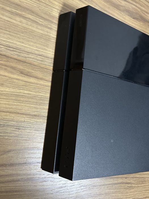 Vand ps4 500gb cu o maneta