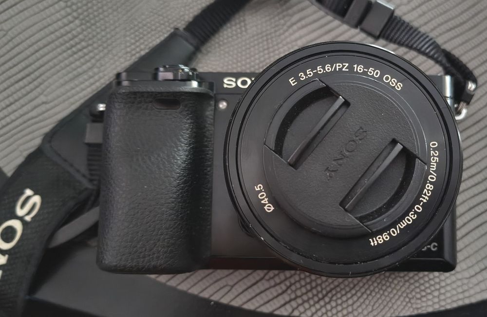 Sony Alpha A6000 + obiectiv 16-50mm