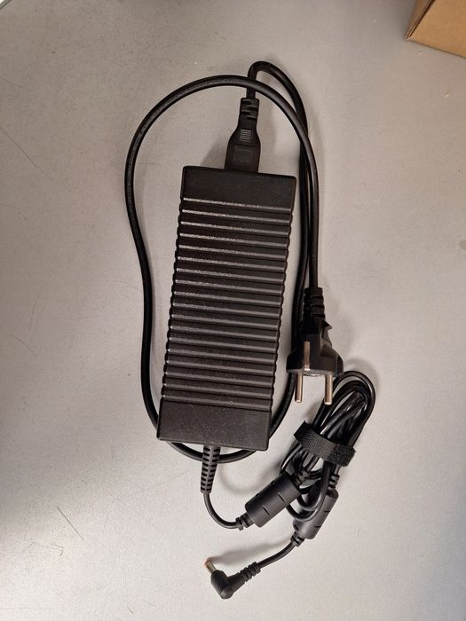 Incarcator laptop gaming Liteon de 19v cu 7.1 A si conector 5.5 mm