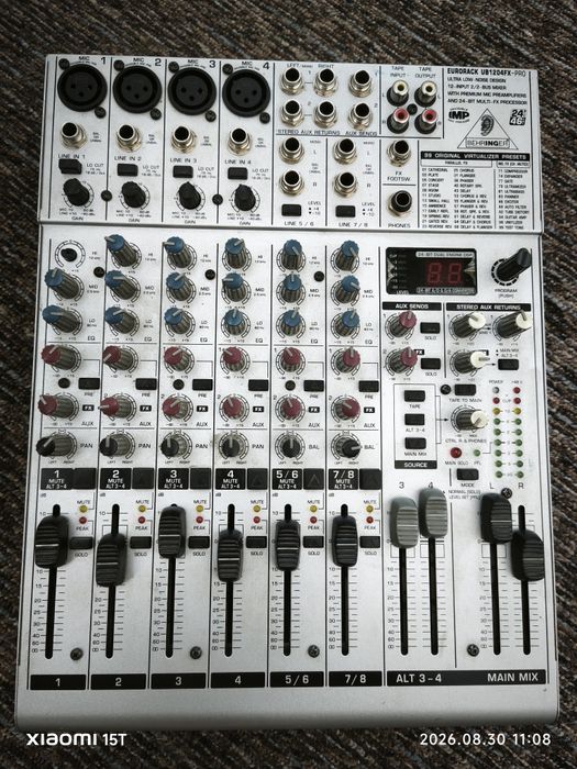 Mixer Behringer UB1204FX-Pro