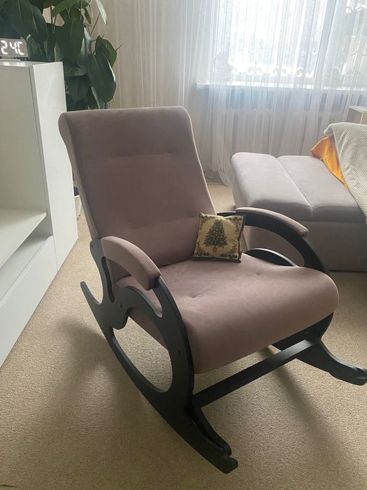 Продам кресло качалку новое