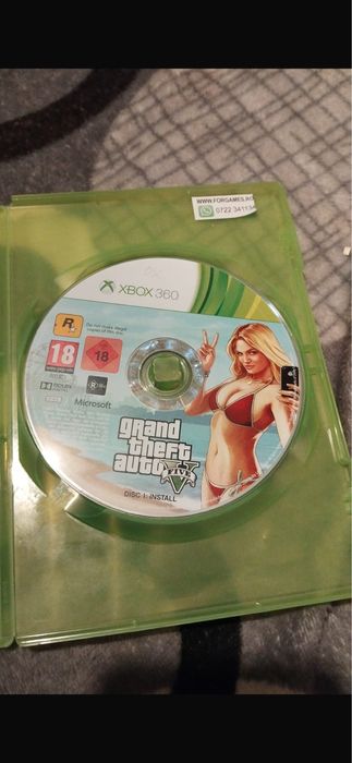 Vand GTA V pentru xbox 360 cu doua CD uri