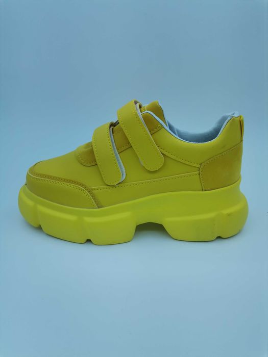 Кроссовки/обувь.