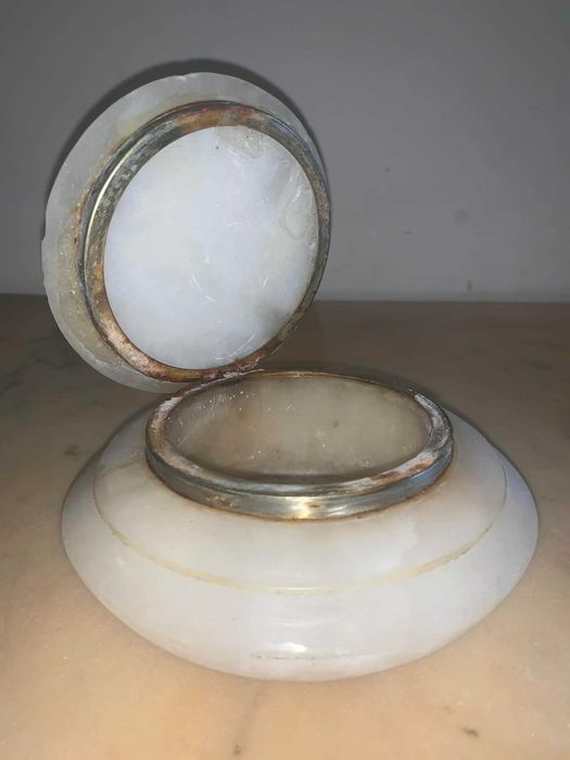 Caseta de bijuteri din piatra alba Alabastru