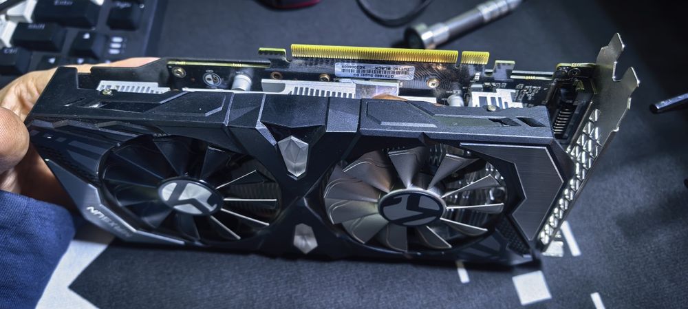 Продам видеокарту МОЩНУЮ