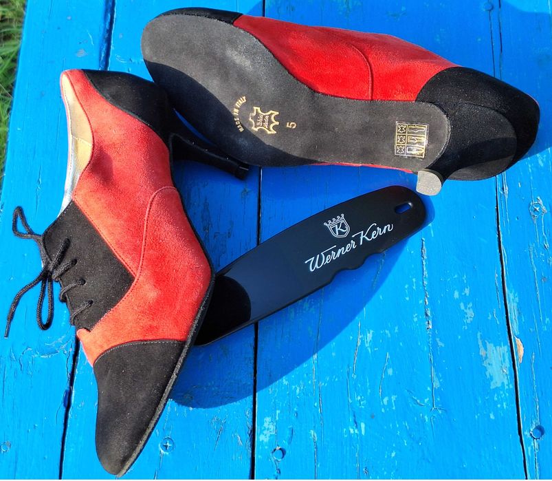 Vand o pereche de pantofi Nueva Epoca de la Werner Kern