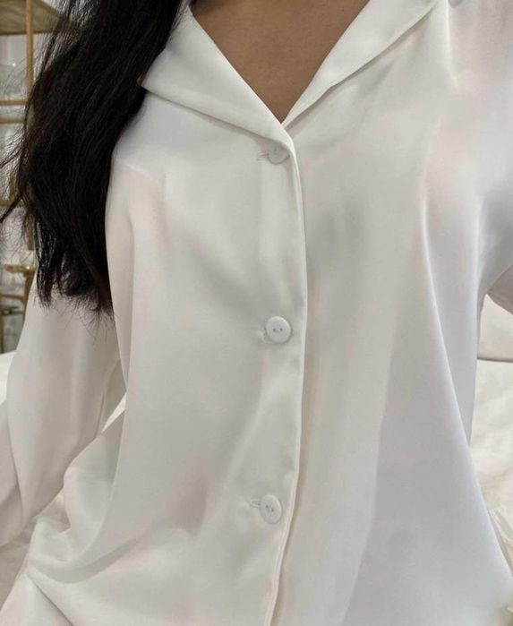 Белая пижама с перьями