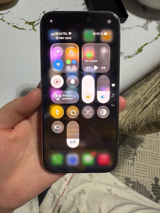 Iphone 15 pro, Белый