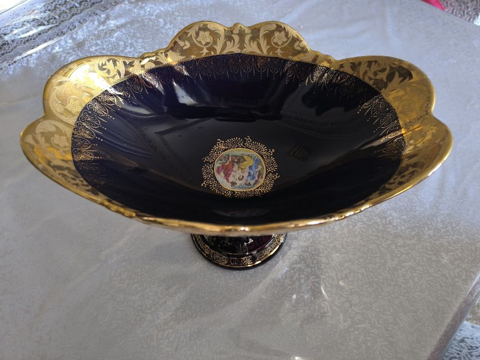 Chinni idishlar sotiladi