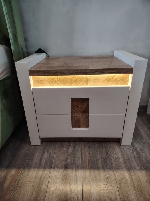 Set 2 noptiere, comodă și dulap haine