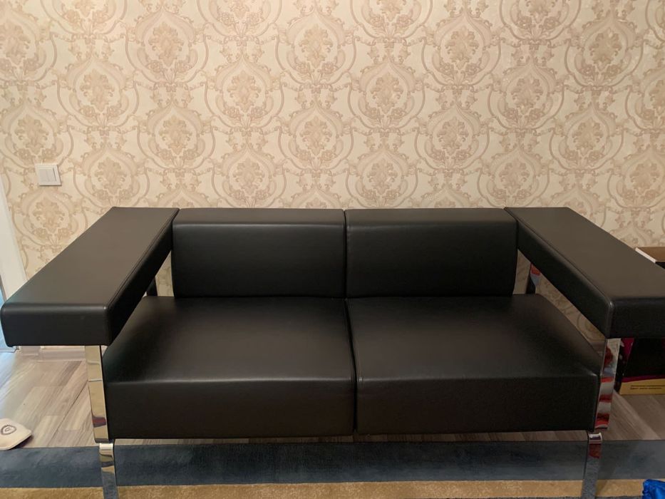 Диван кожаный