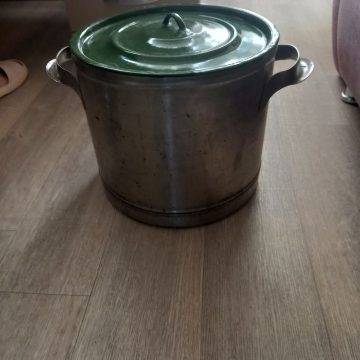 Продадим бачок нерж.