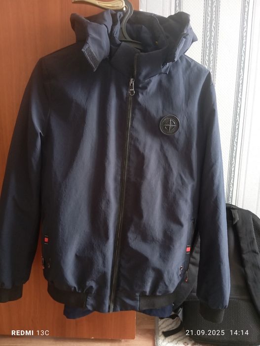 Продам куртку на  подростка