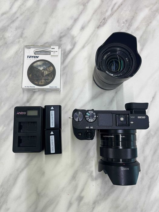 Sony A6300 + обективи и пълно оборудване