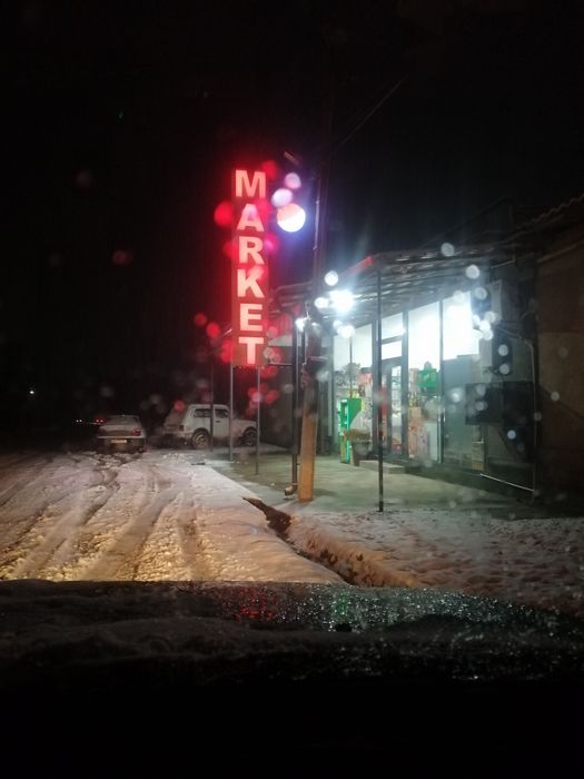 MARKET yozuvi sotiladi